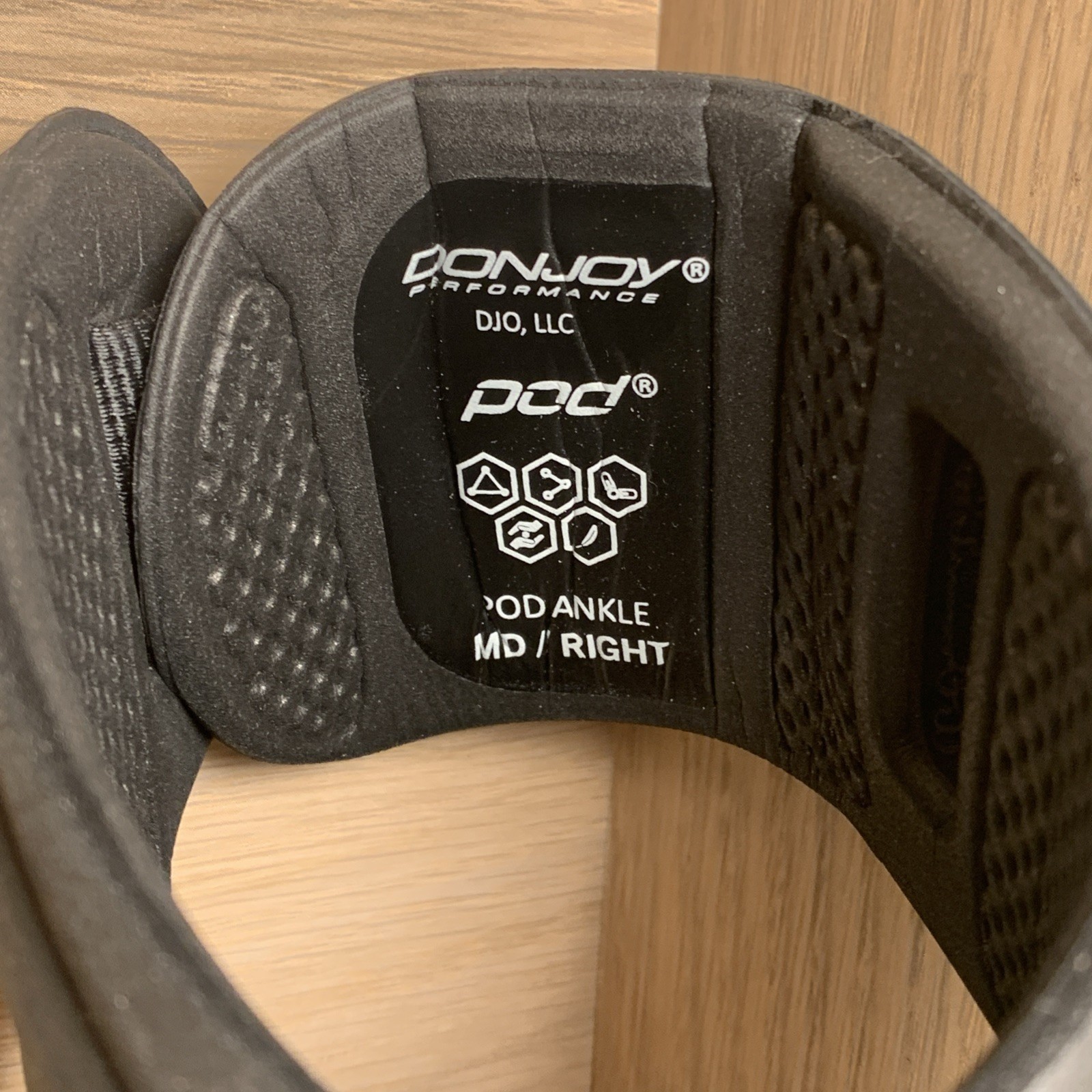 NEW M RIGHT DonJoy Performance Pod Ankle Brace Right/Medium Black Support