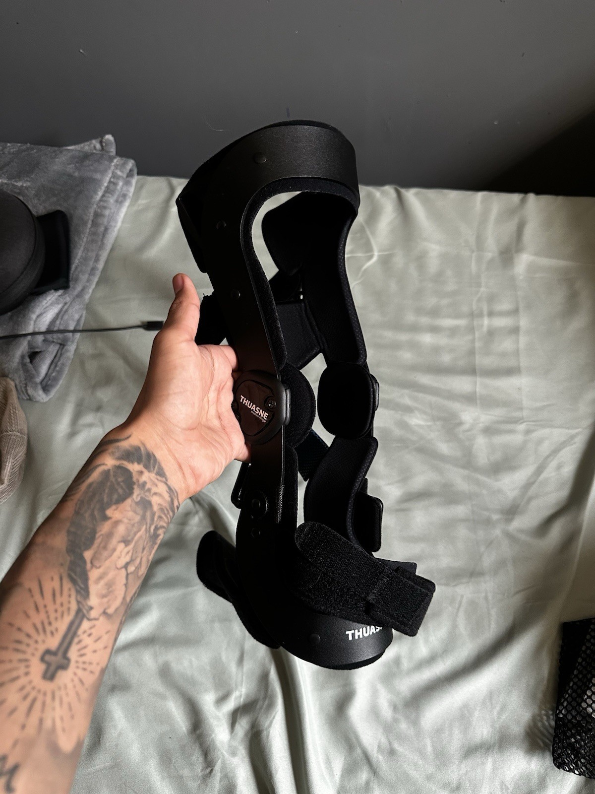 ACL/MCL/PCL/Meniscus/Ligament Knee Brace for Sports Injuries Medium, Right Knee