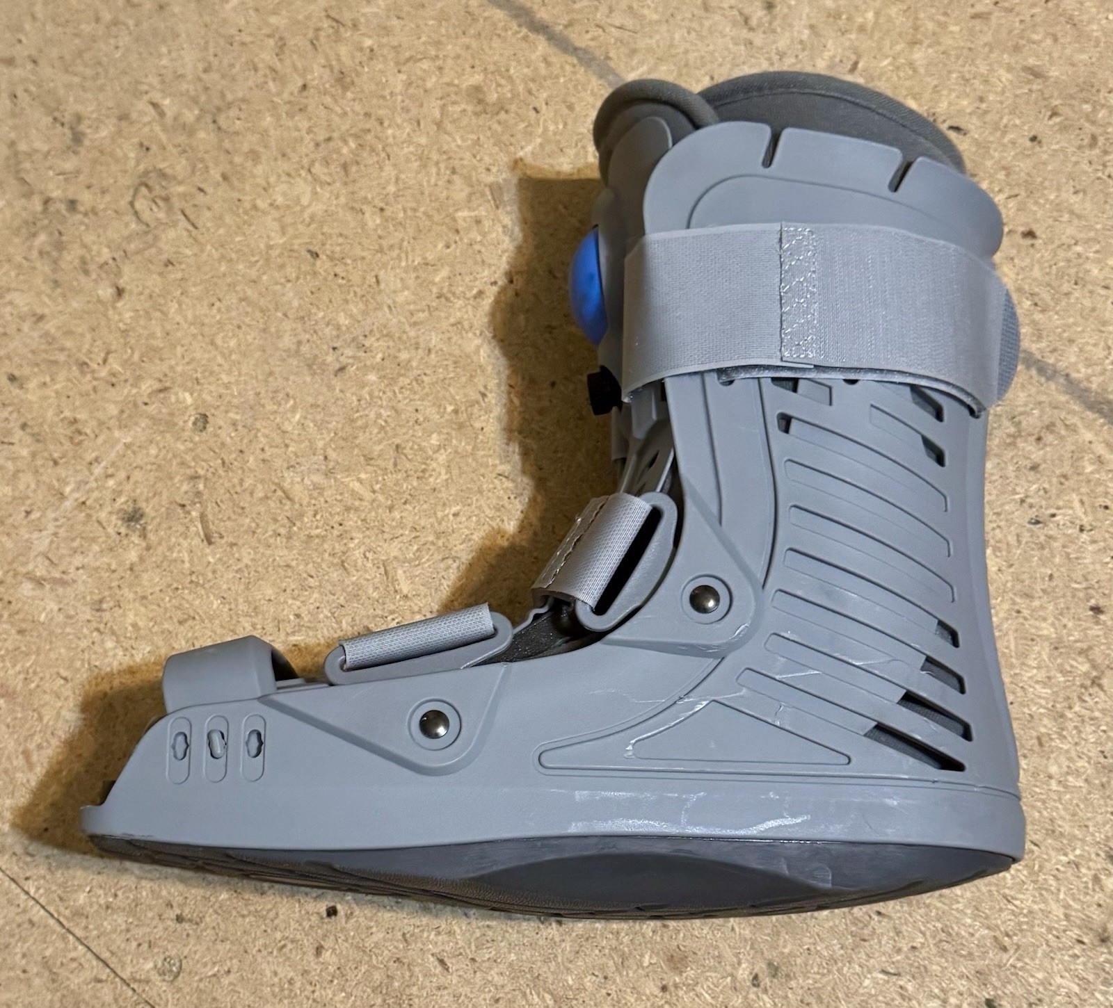 (1) United Ortho USA16117 360 Air Walker Ankle Fracture Boot, Large, Grey