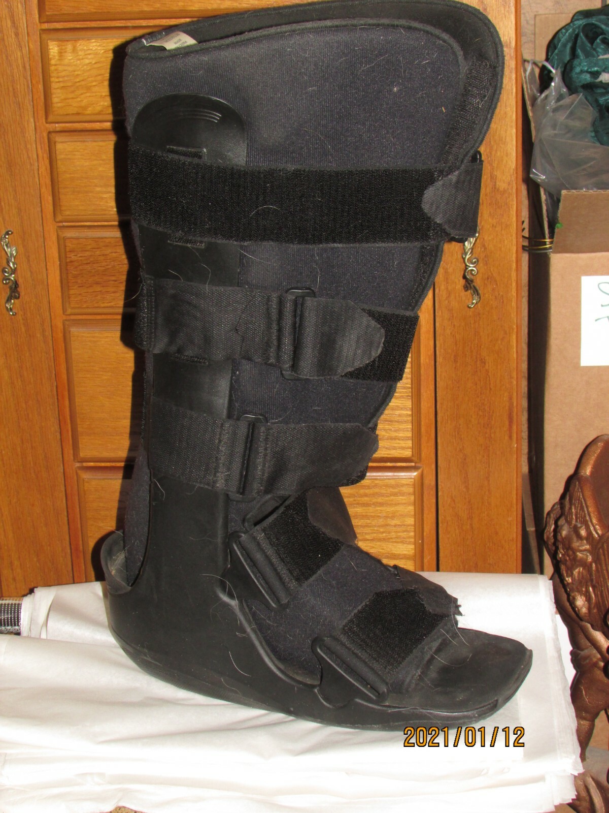 XcelTrax medium boot w/adjustable straps & air pump pressure medium (clst )