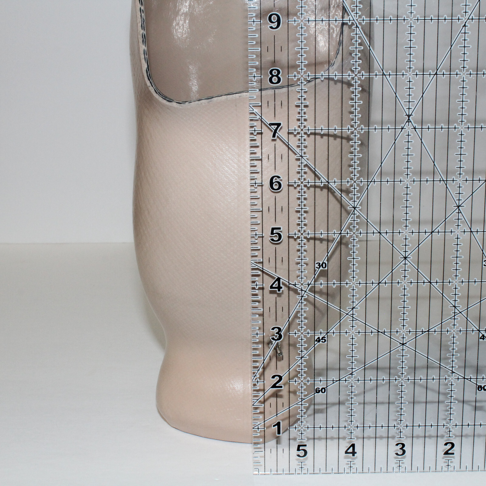 PROSTHETIC LEFT BELOW KNEE LEG SOCKET w OTTOBOCK BASE & VACUUM PORT H=11″ D=4.5″