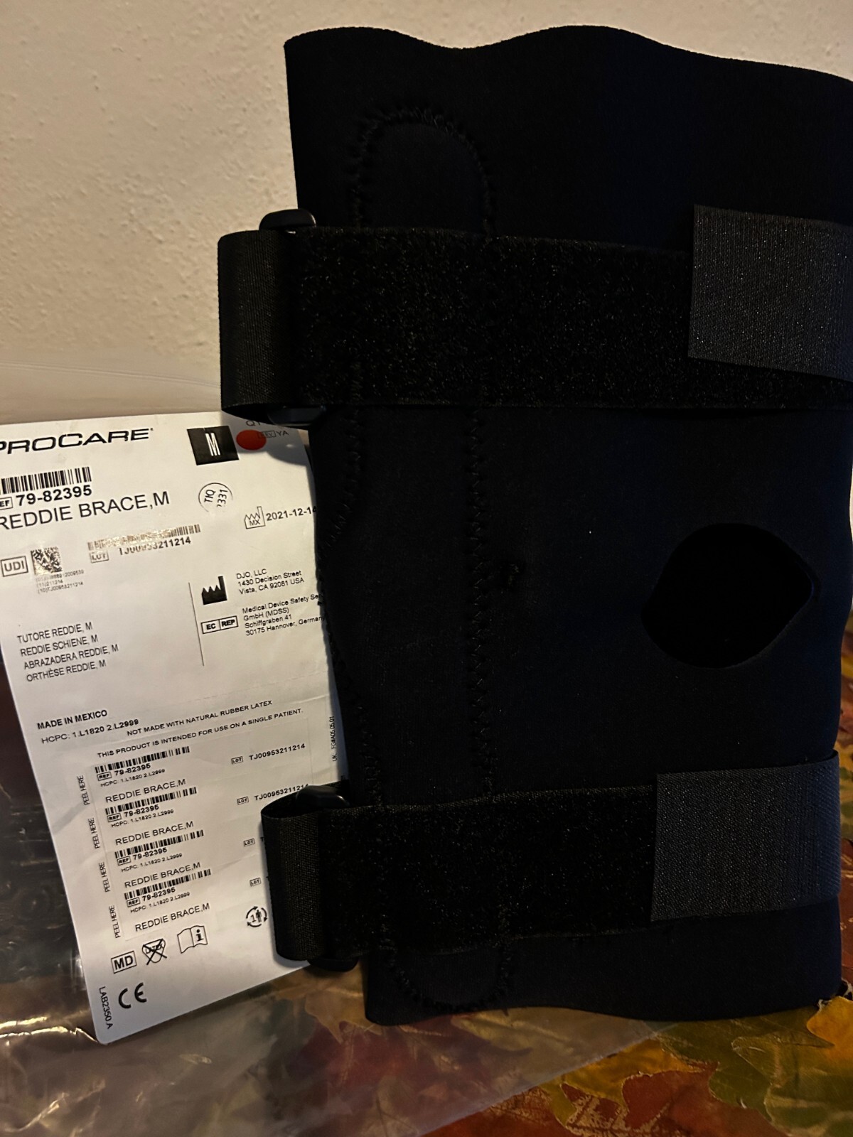 DJ Orthopedics STABILIZED KNEE SUPPORT – Open Patella, Medium – Model 79-82395