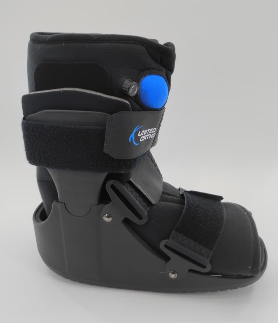 United Ortho USA14115 Short Air Cam Walker Fracture Boot, Medium, Black