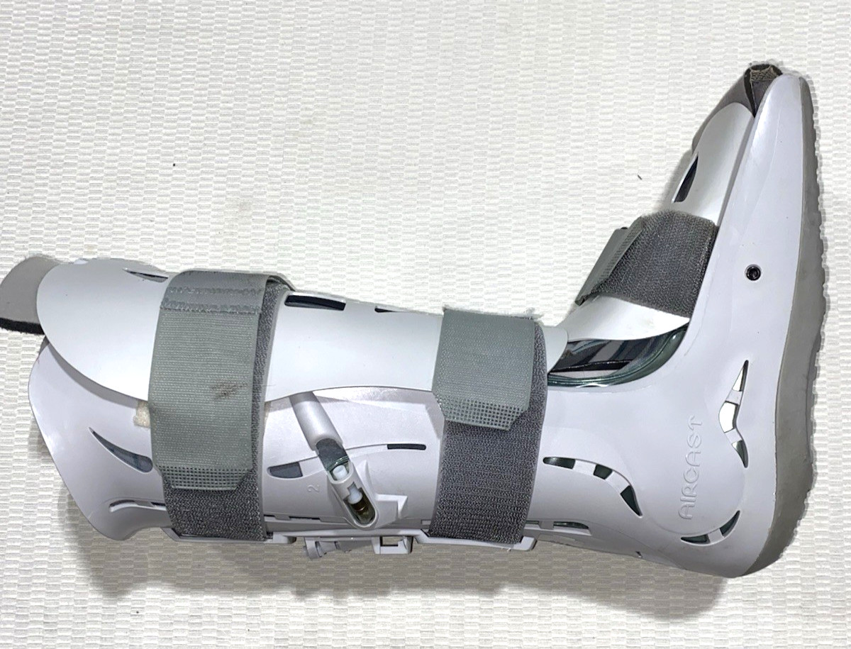 Aircast Walker Large 01F-L Inflatable Deflatable Medical Walking Boot Gray Right