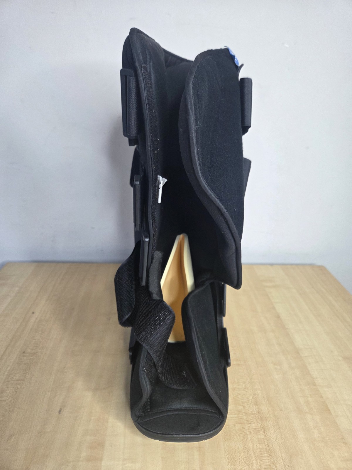 United Ortho Air Cam Walker Fracture Boot, Black, Size M w/Darco Post Op Boot