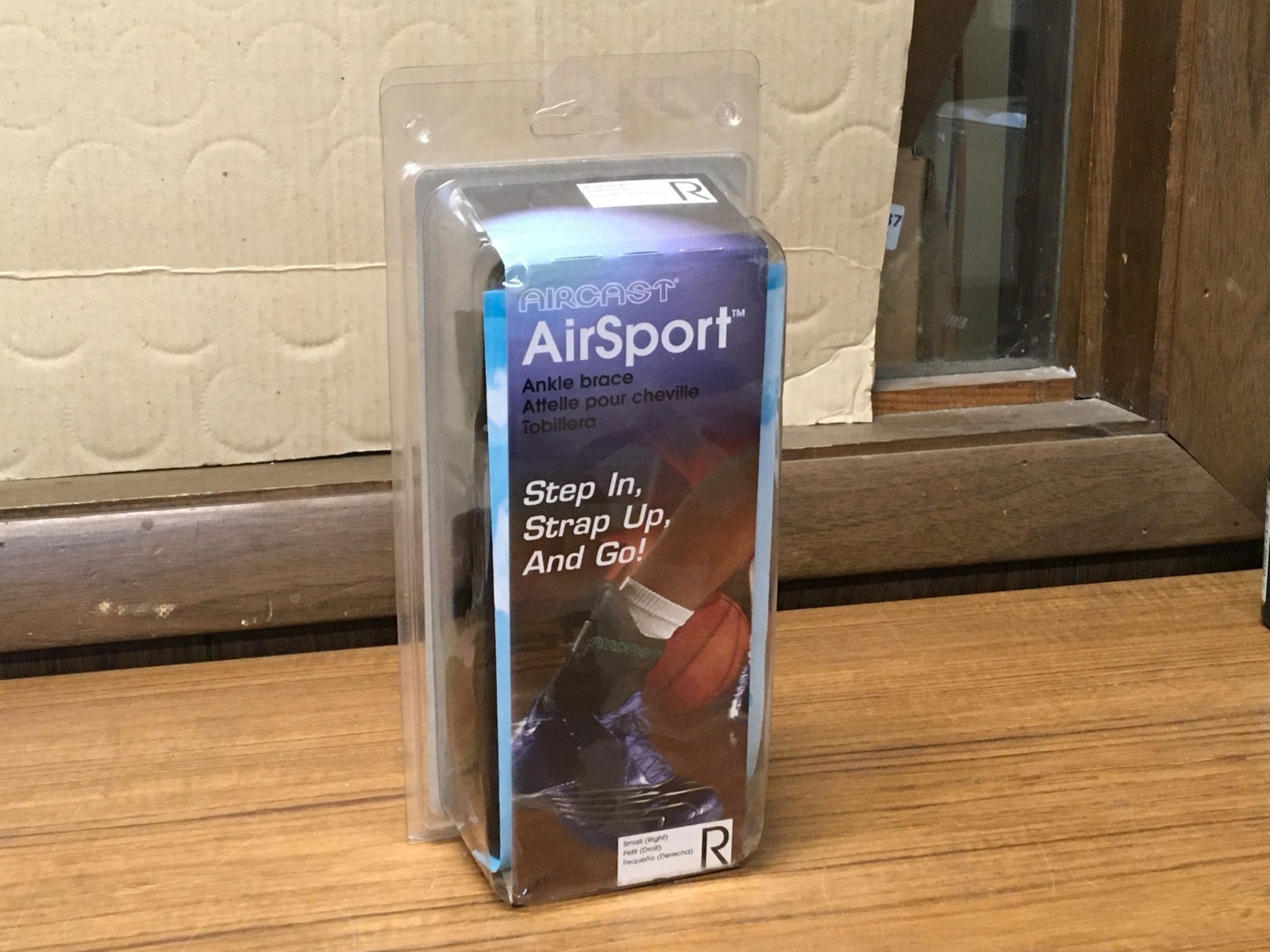 New In Box Aircast Airsport ankle brace SIZE SMALL, RIGHT LEG