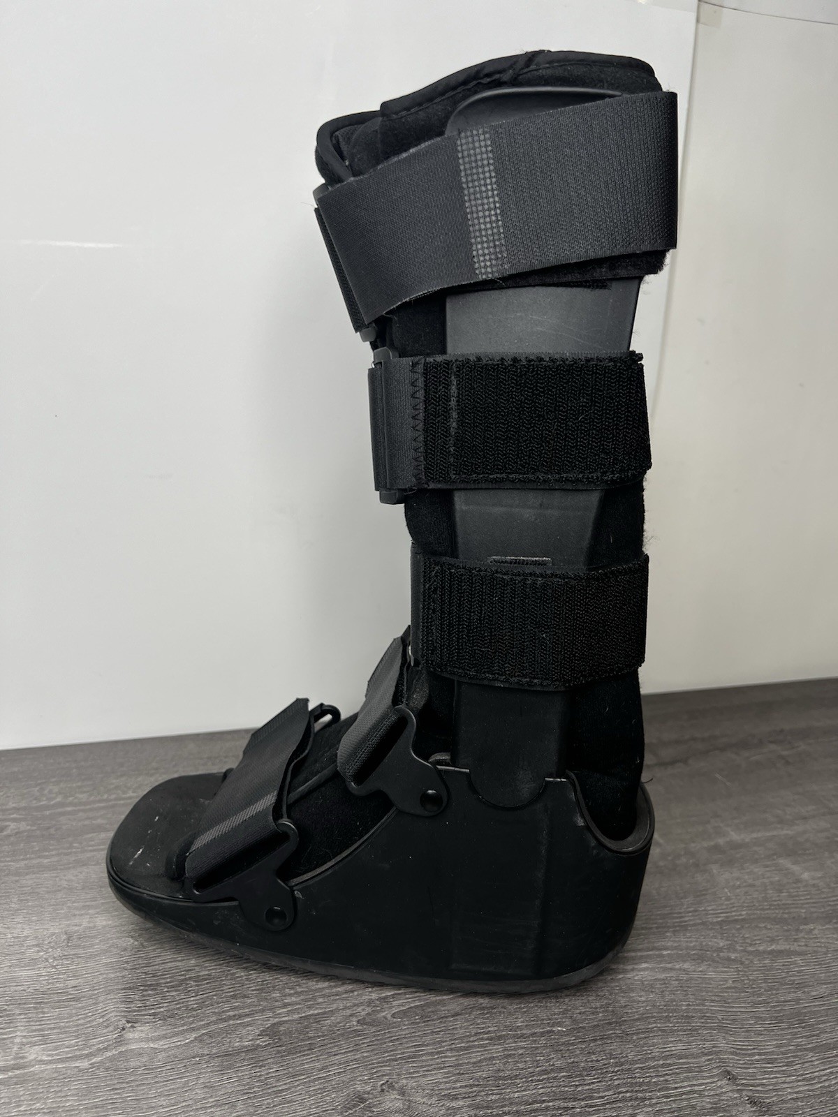 United Ortho Air Cam Walker Fracture Boot Small Black Unisex Boot