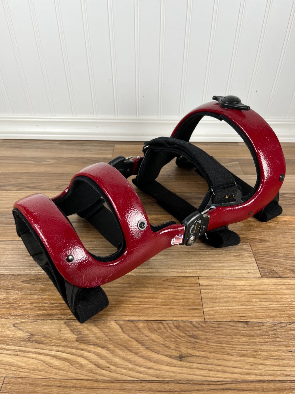 TOWNSEND THUASNE REBEL RELIEVER KNEE HOLDER Adjustable Knee Holder Red