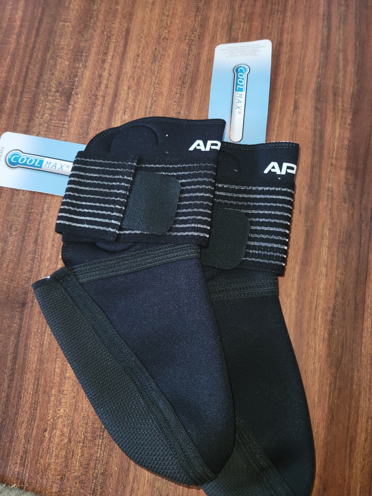 APEX Ankle/Foot Gauntlet/Stabilizer/Wrap/Support–Non Slip/Cool Max/Black–Small