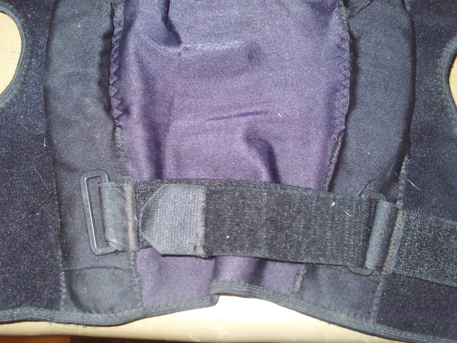 FOOTBALL KNEE BRACE BIOSKIN W/METAL SUPPORT RODS EXCELLENT COND. FREE SHIPPING