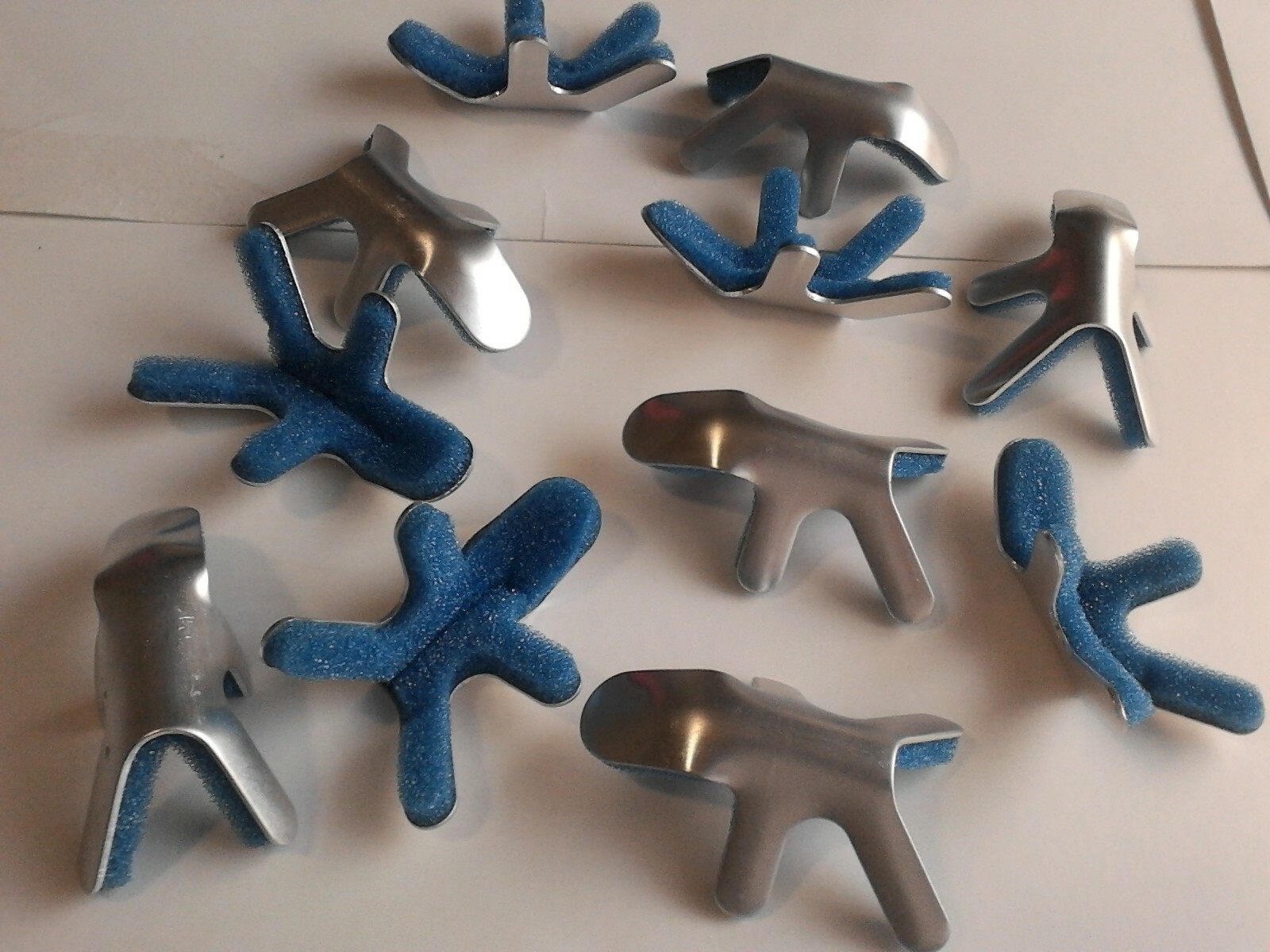 (Bundle!) 11 Frog/Toad Style Aluminum Finger Splints (Blue Foam) – (Never Used!)