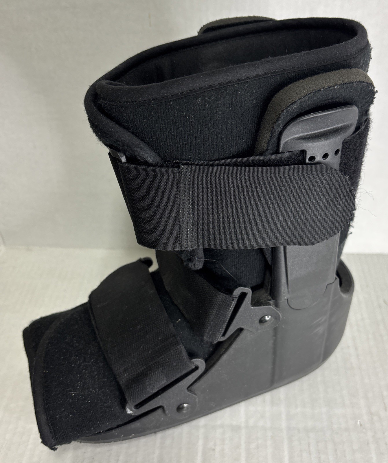 Walking Boot for Ankle Injuries & Fractures Adjustable Air Pump Size Small