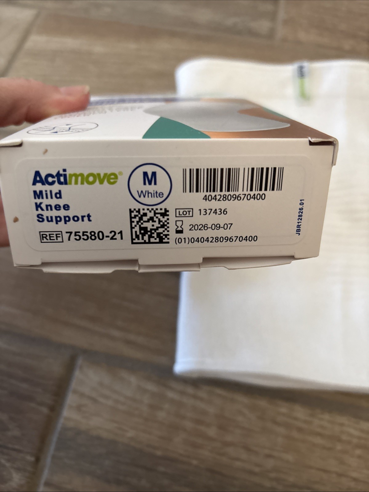 Actimove Everyday Supports Mild Knee Support White Medium