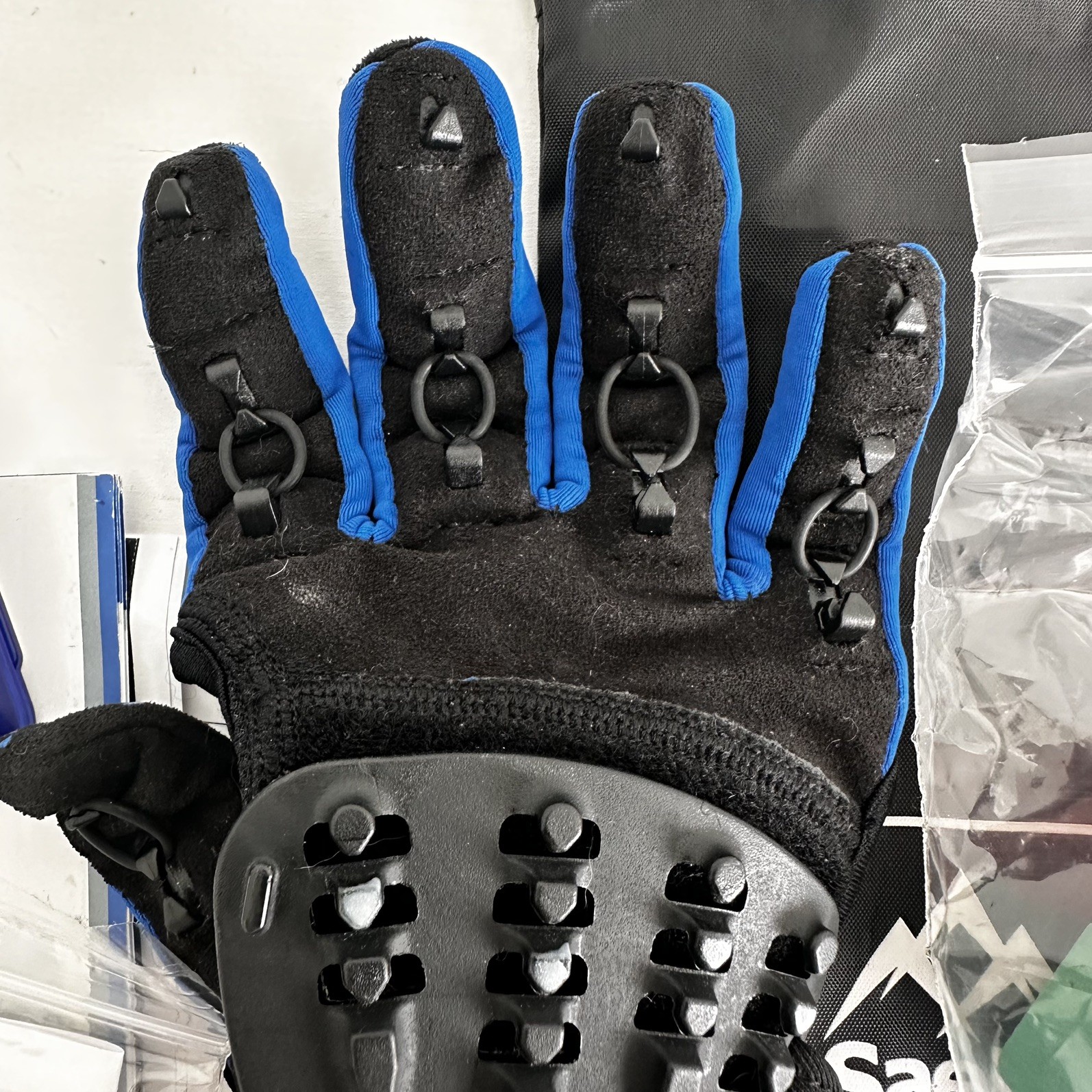SaeboGlove Hand Therapy Rehabilitation Glove For RIGHT Hand Size Med MD-R-1