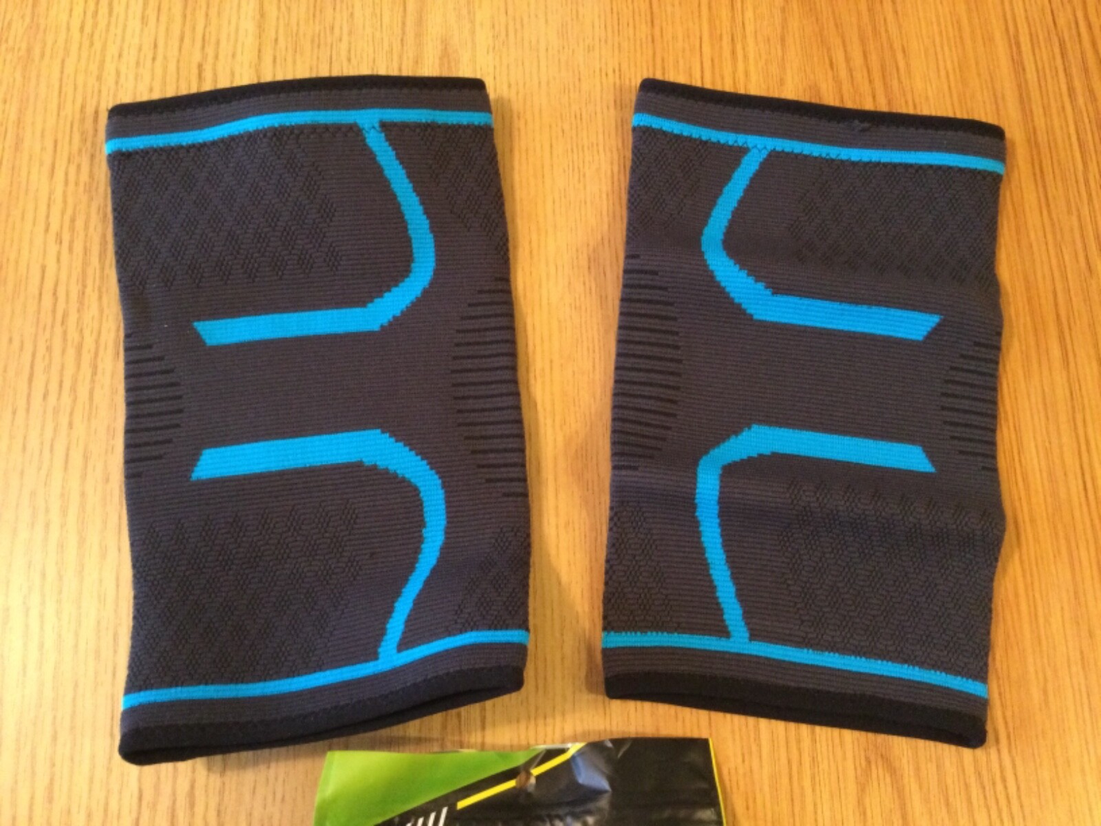 Vitavrio Fitness Compression Knee Sleeves Non-slip Elastic Breathable Support L