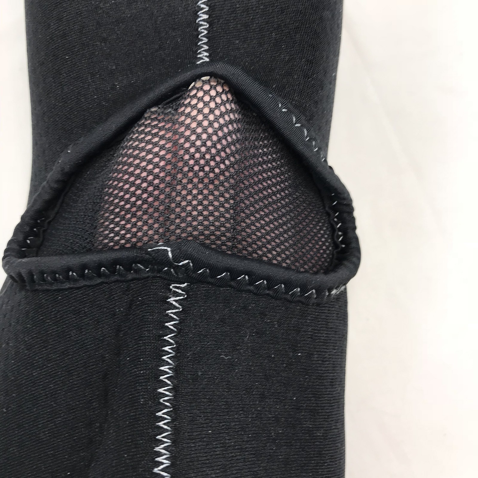 Elbow Compression Sleeve Lg Support ProFlex Black Ergodyne 650 CONTAINS LATEX