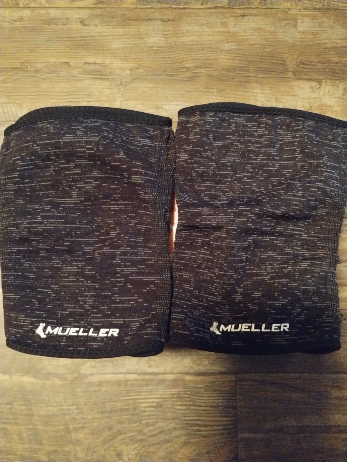 2pc MUELLER 3-IN-1 Hybrid Wraparound Knee Joint Support Black One Size 12-20 in