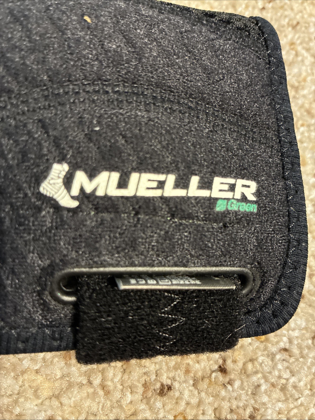 Mueller Green Wrist Brace for Left Hand, Small/Medium with Rigid Inserts