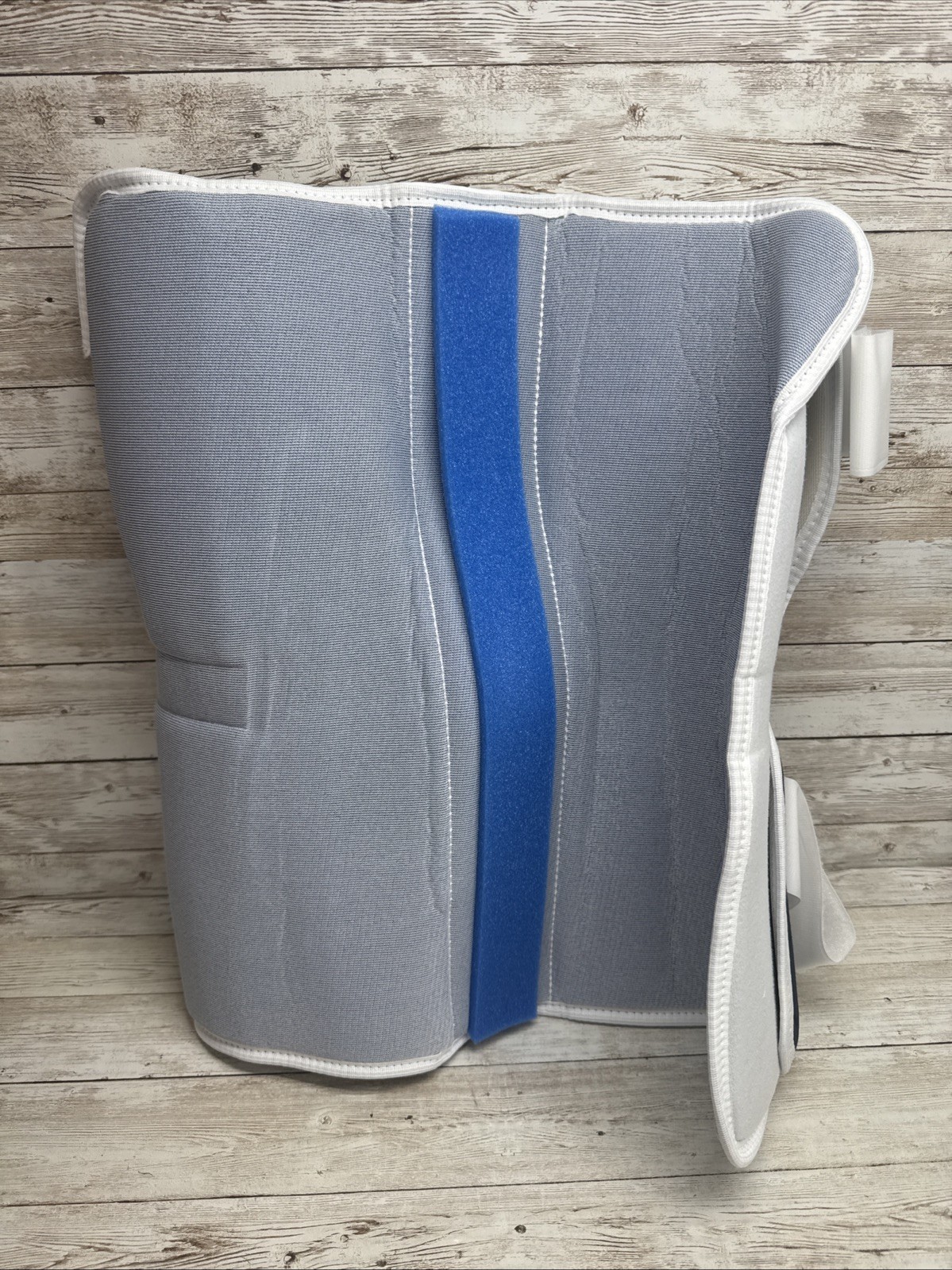 DELUXE CANVAS & FOAM TRI PANEL 16″ KNEE IMMOBILIZER *BRAND NEW* DEROYAL