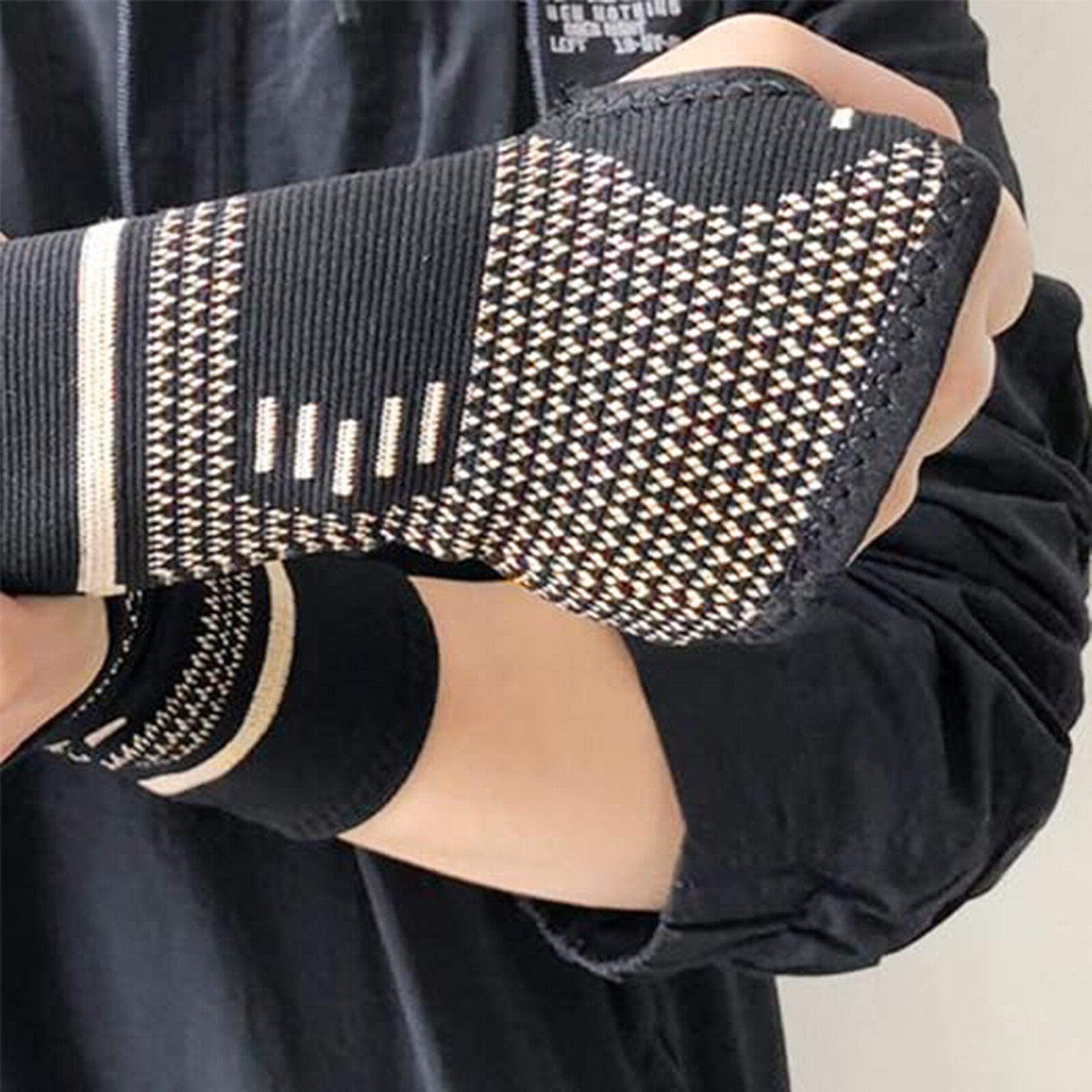 Single Copper Wrist Compression Glove Hand Support Pain Relief Joint Self Care