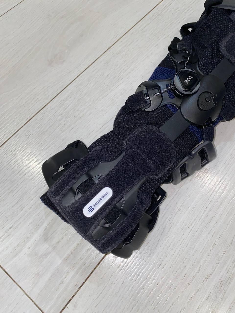 Bauerfeind GenuTrain OA Knee Brace Size 1 Left Medial Right Lateral Osteoarthrit