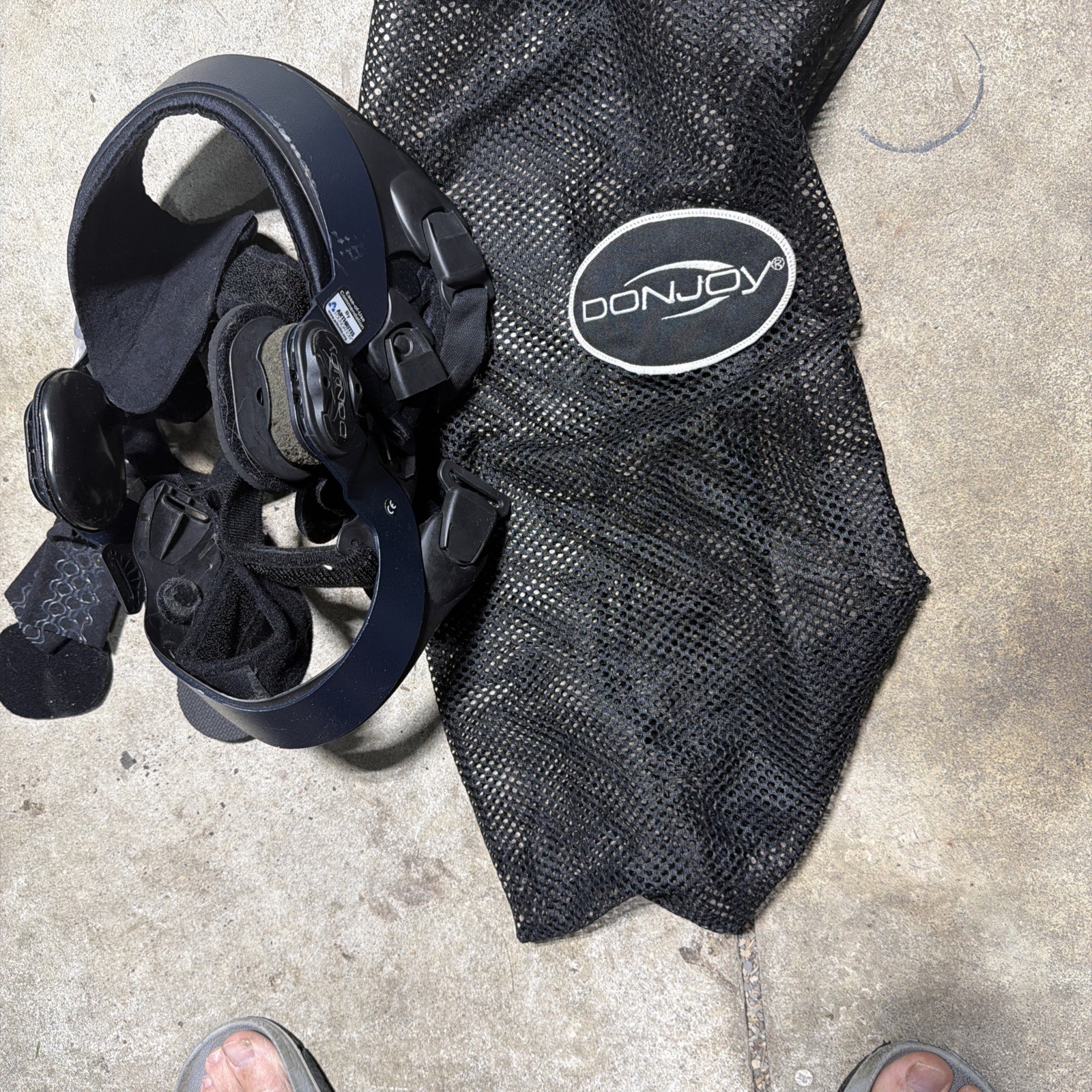 Lot of OTC Knee Braces please read