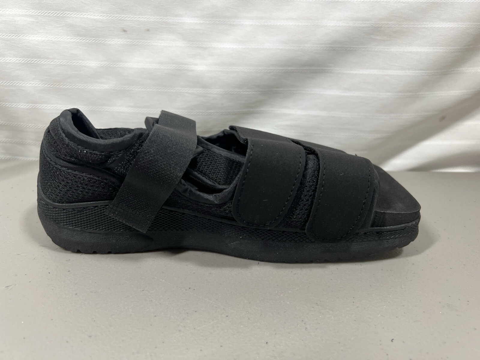NEW DARCO Women’s SMALL Square Toe Black Medical Surgical 9.75” Shoe-MQW1B