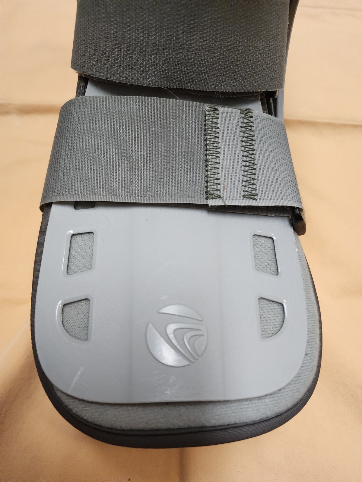 BREG Genesis Mid-Calf Full Shell Orthopedic Walker BOOT Medium-Used