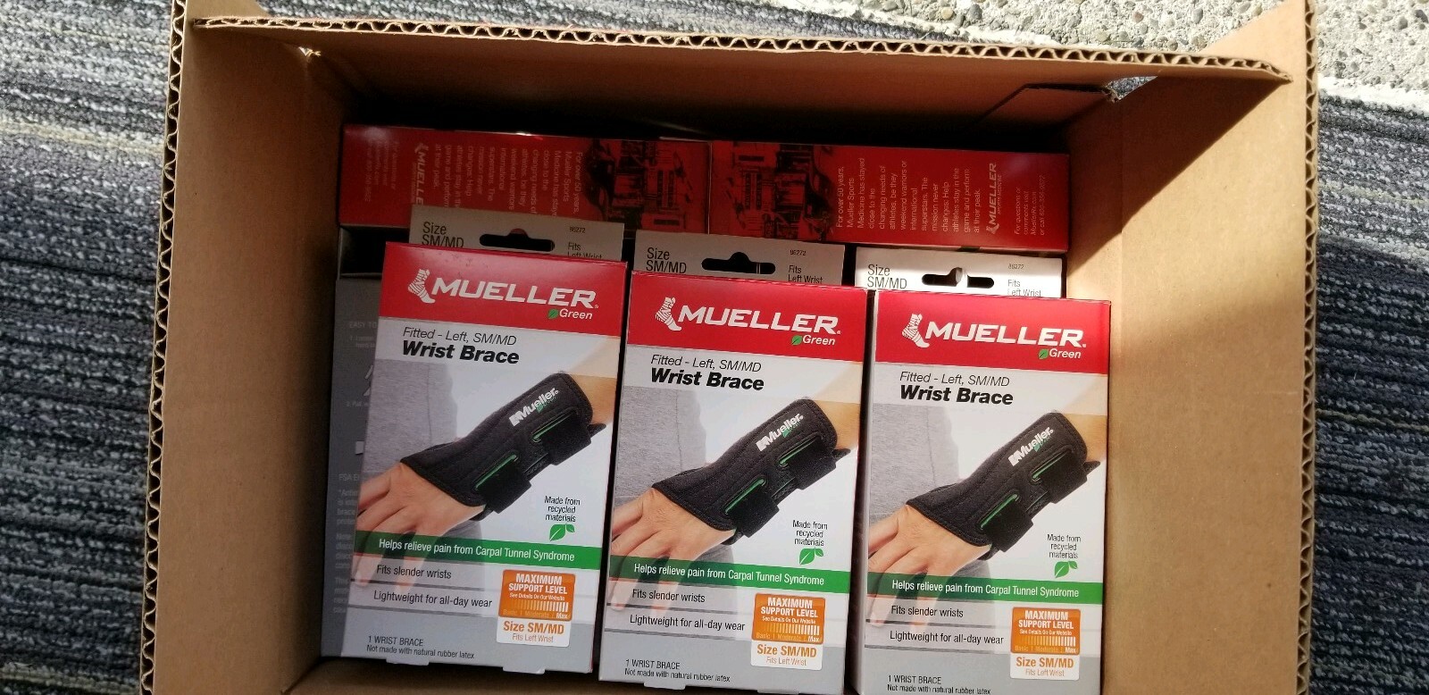 Mueller Green Fitted Left Wrist Brace 86272 Pack off 12 Size SM/MD