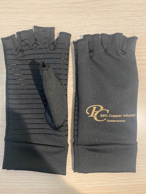 Infused Copper Pair of Compression Gloves Half Finger for Pain Relief Size Small