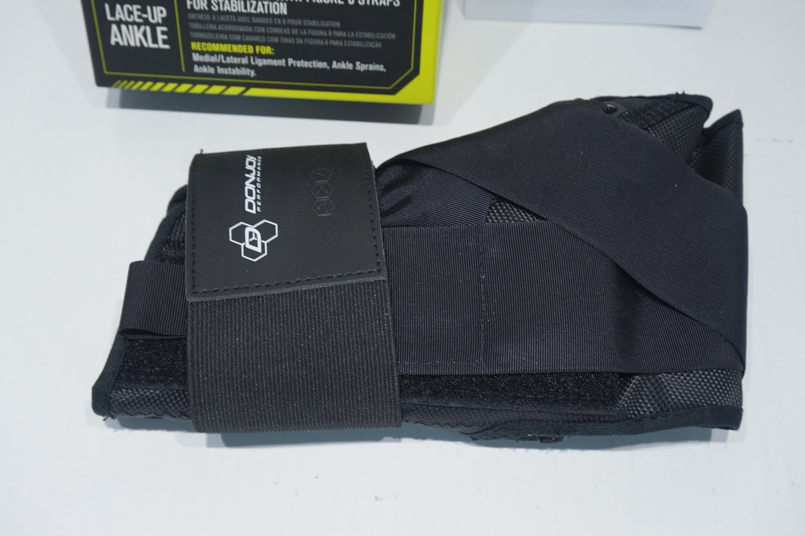NEW DONJOY PERFORMANCE (DP151AB04-BLK-M) FIGURE 8 LACE-UP ANKLE BRACE SZ. M