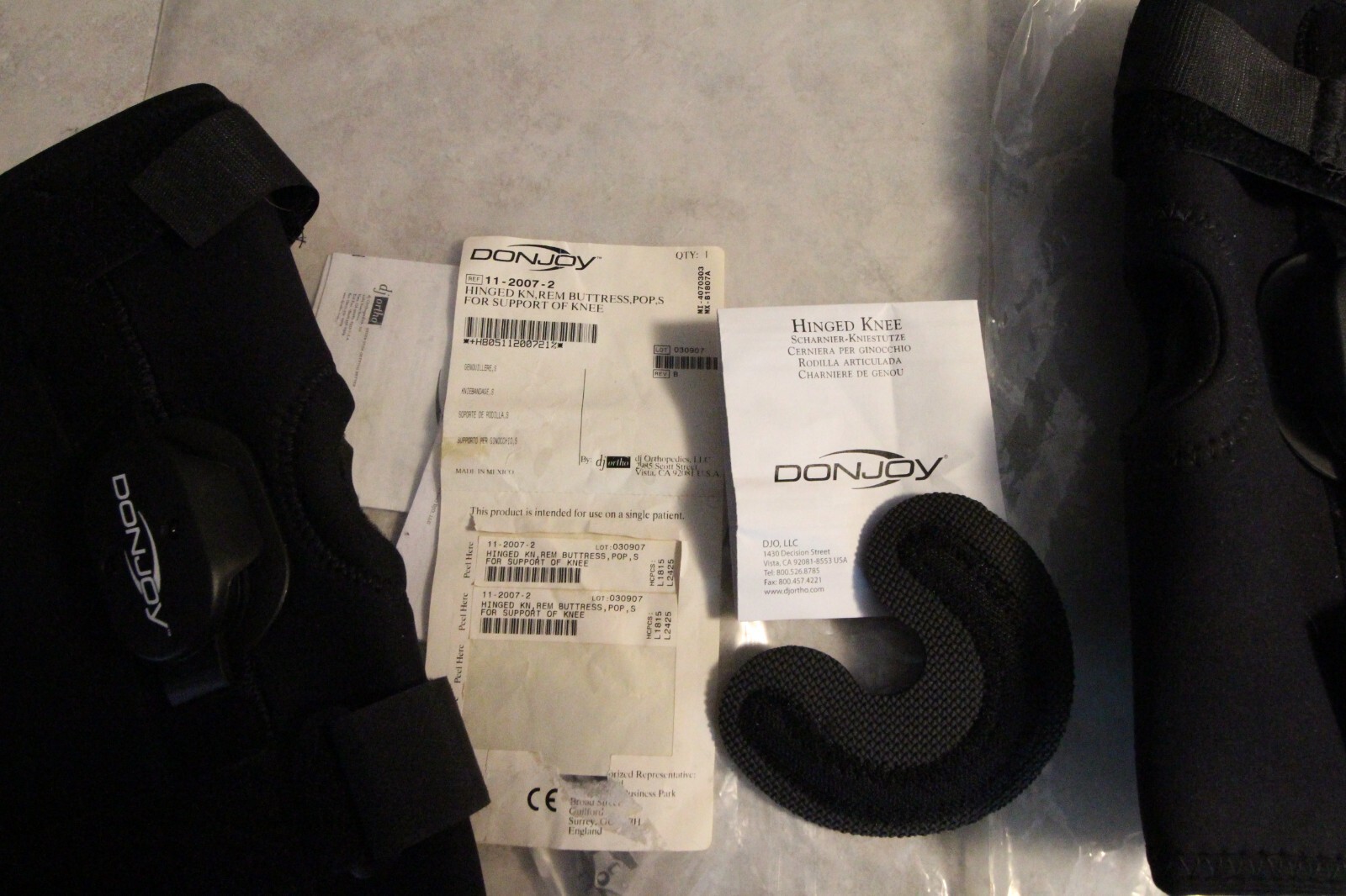 2 DONJOY Hinged Knee Support Braces Small, REM Buttress, POP, S with Carry Bag