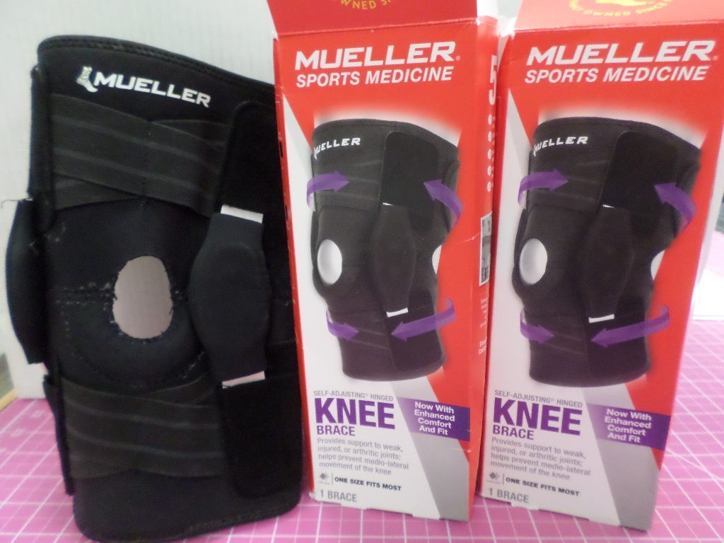Mueller (2) Hinged Knee Braces (1 pair), L or R, One Size Fits Most (12-20in)