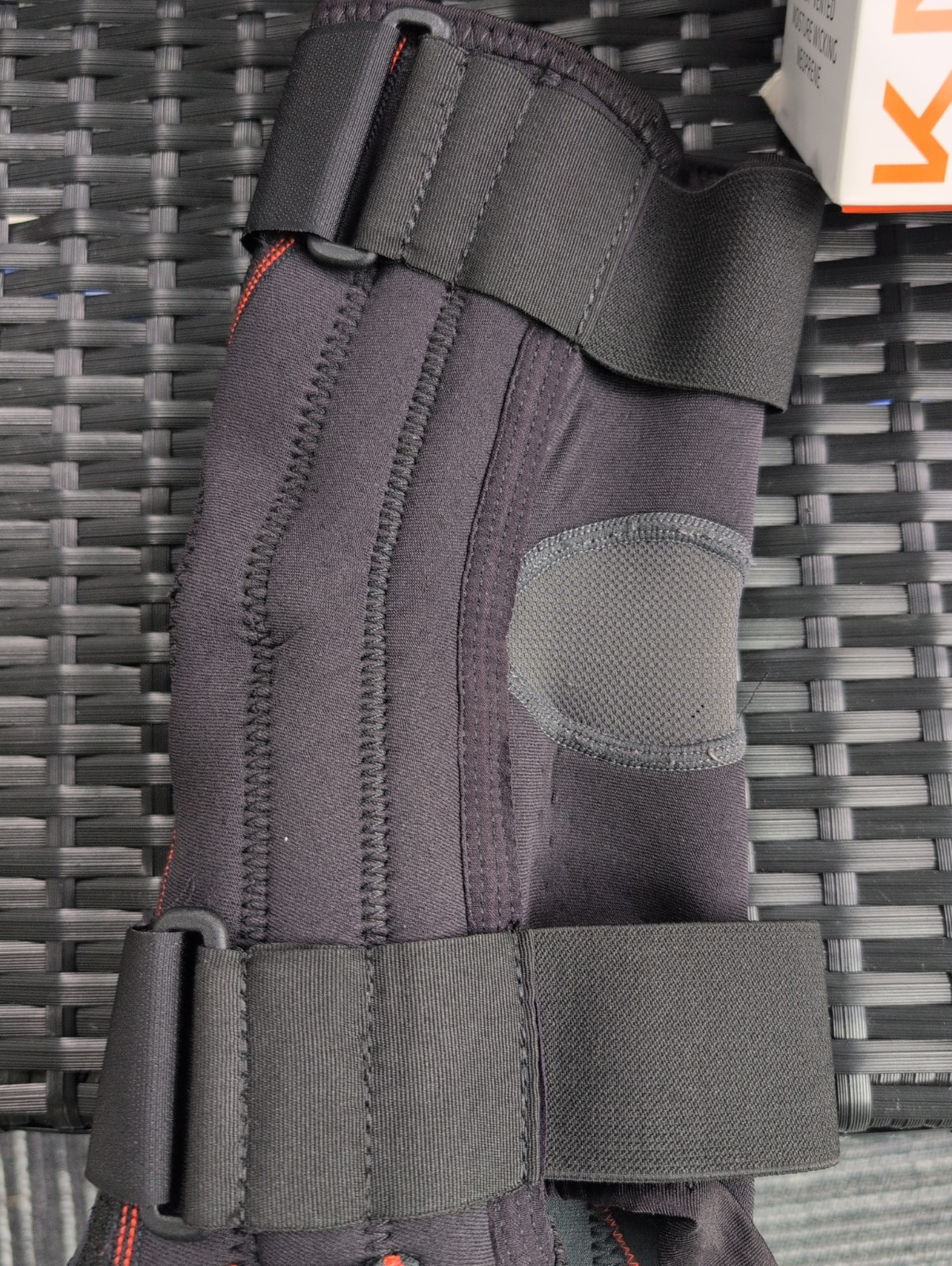 SHOCK DOCTOR Knee Stabilizer Level 2 Performance Support Model 870 – Size Med