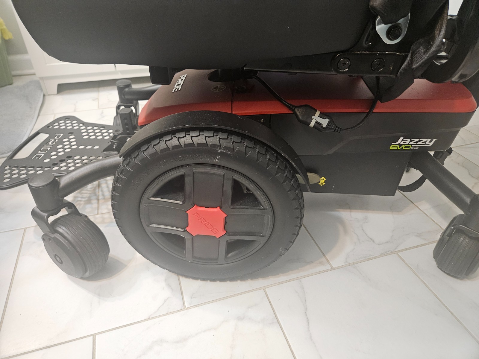 Practically New Mobility Power Chair “Jazzy Evo”: Maximum speed: Up to 5.1 mph.