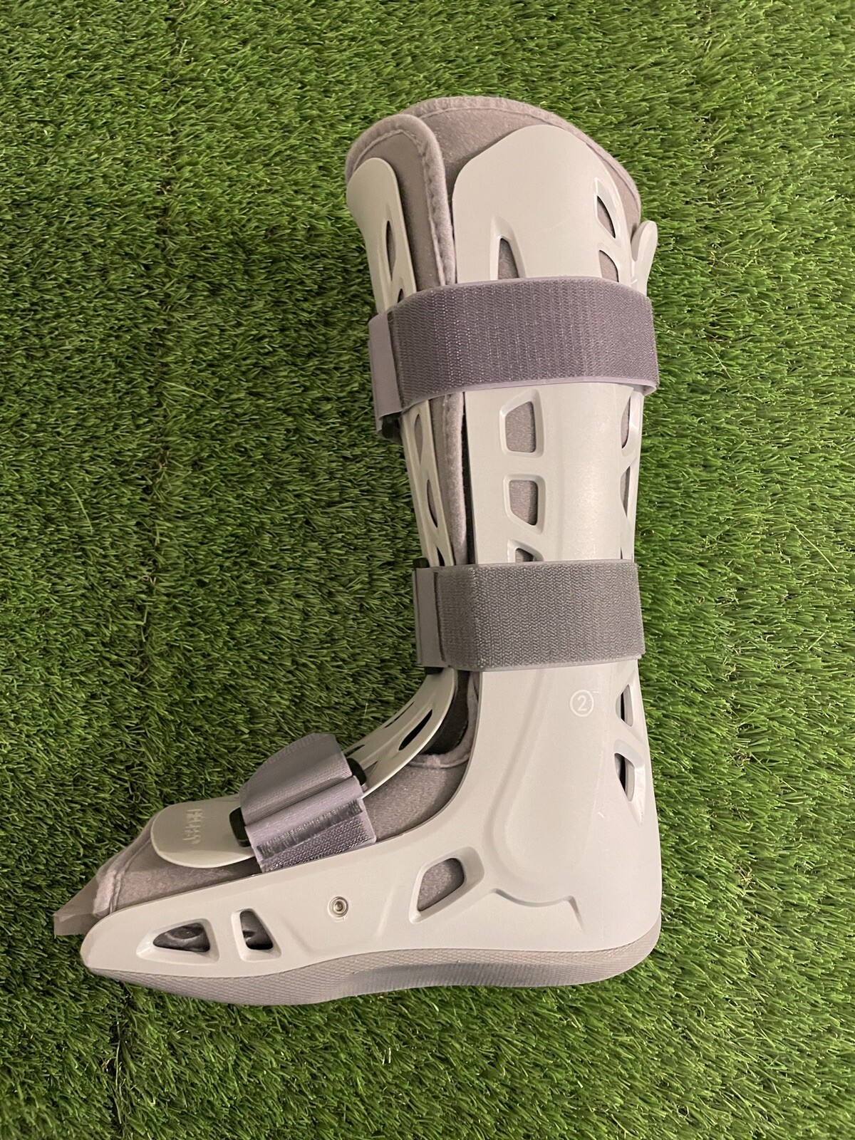 AirCast Soft Strike Walking Pneumatic Pump Boot Walking Cast Size Medium