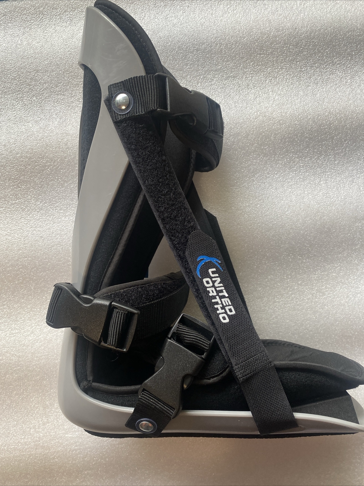 United Ortho Air Stabilizer Ankle Walker Fracture Boot, Medium -NEW