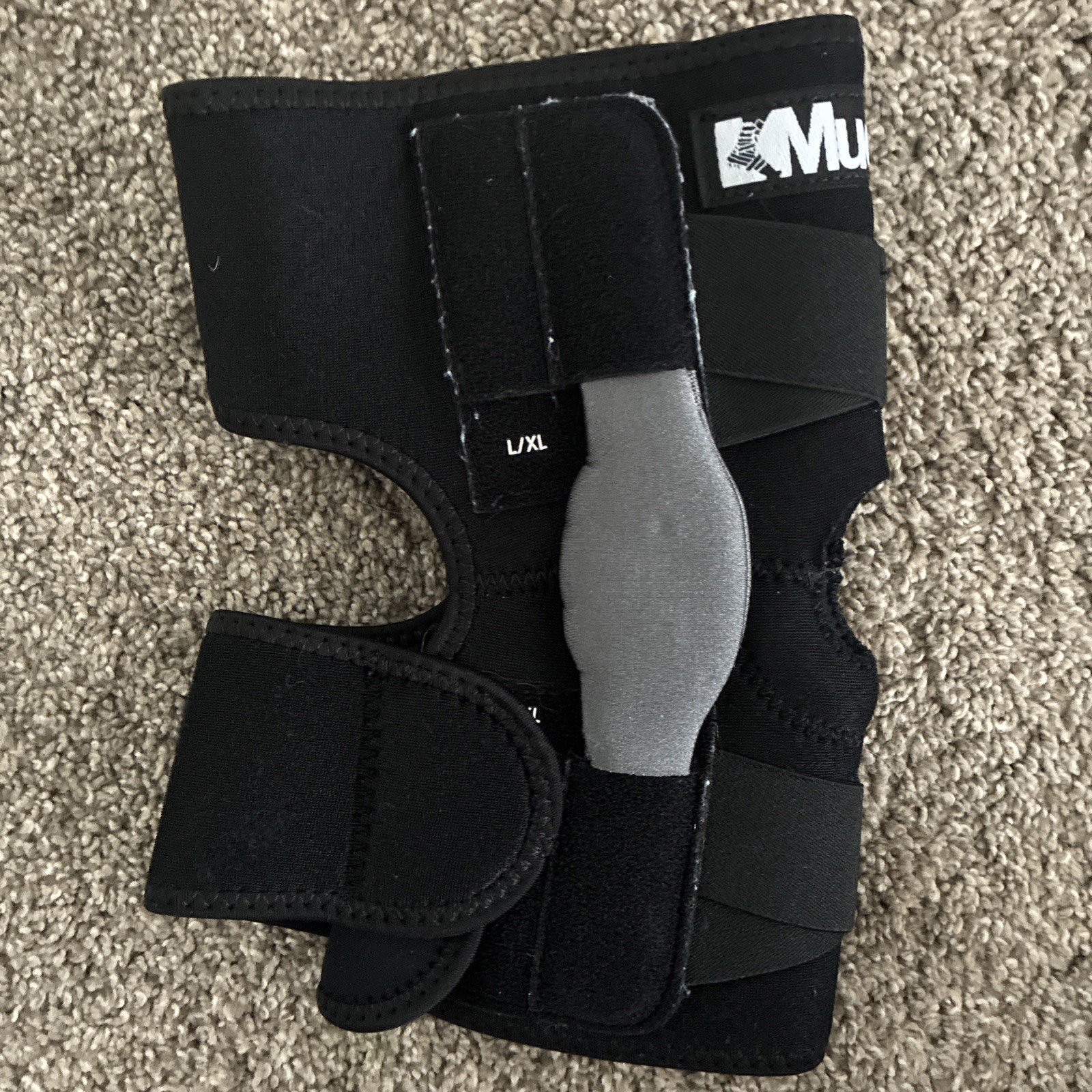 Mueller Self Adjust Hinged Knee Brace Maximum Support L/XL