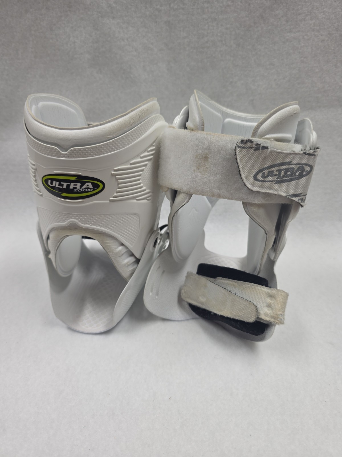 2 Ultra Zoom Ankle Braces Cushioned White Size L/XL Sports Injury Prevention