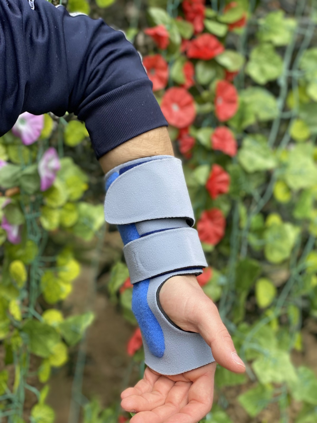 Bauerfeind Manuloc Wrist Stabilizing Support Size 1 Left Carpus Joint