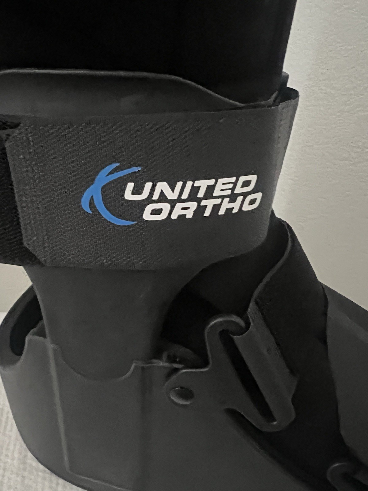 United Ortho Short Air Cam Walker Fracture Boot, Size Small (New) (B)
