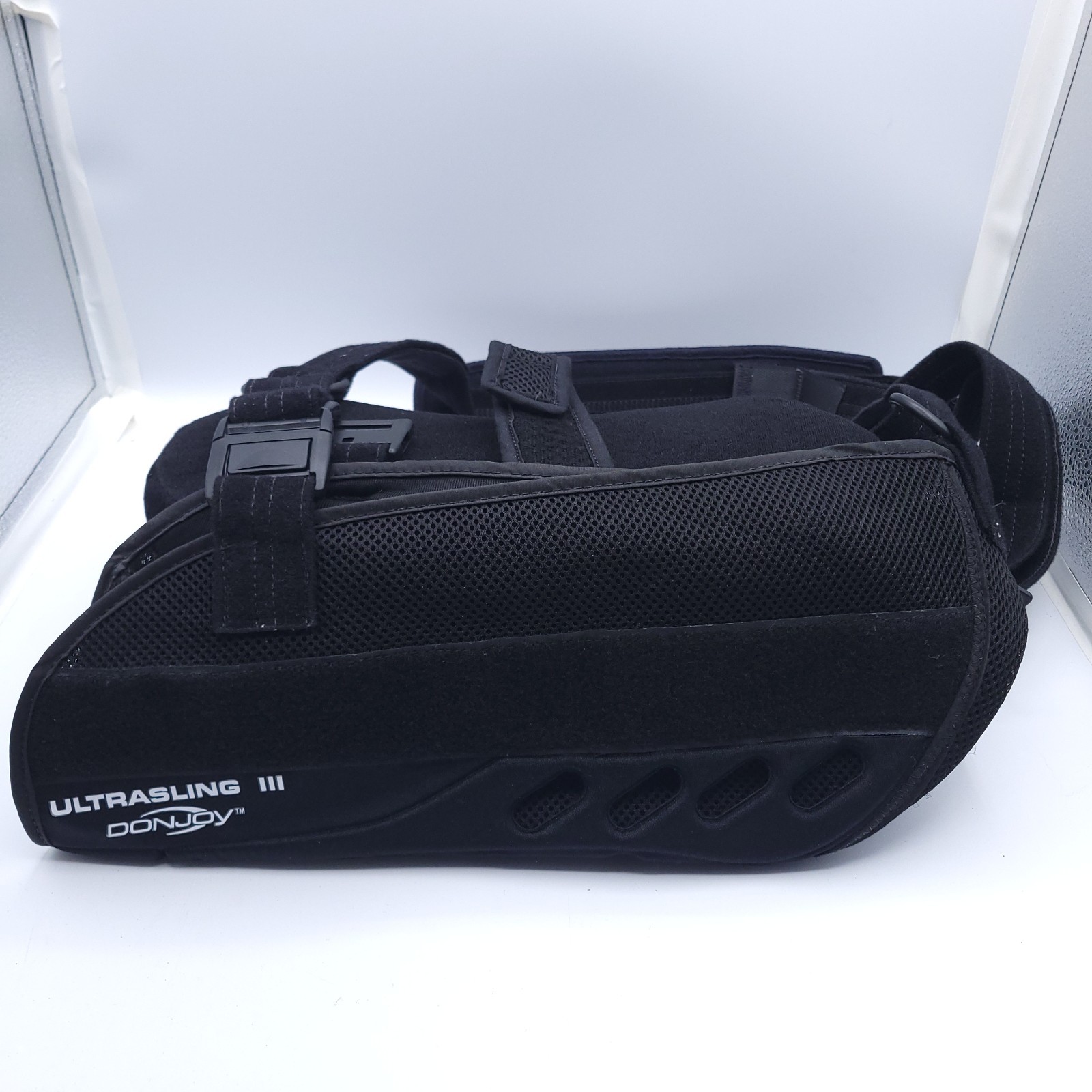DonJoy UltraSling III Arm Sling / Shoulder Immobilizer Black Medium Size