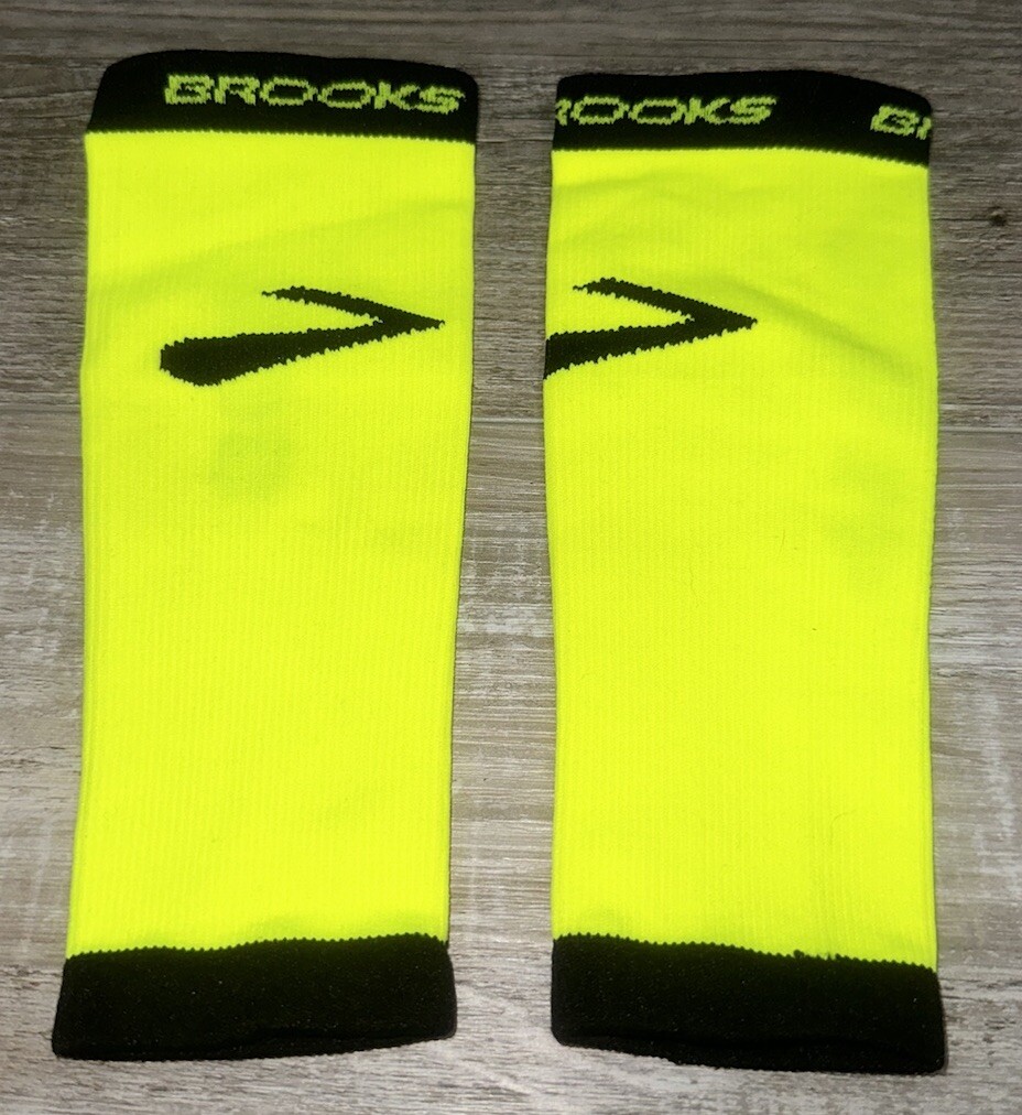 NIP UNISEX BROOKS RUNNING CALF COMPRESSION SLEEVES NEON YELLOW SMALL S SET OF 2
