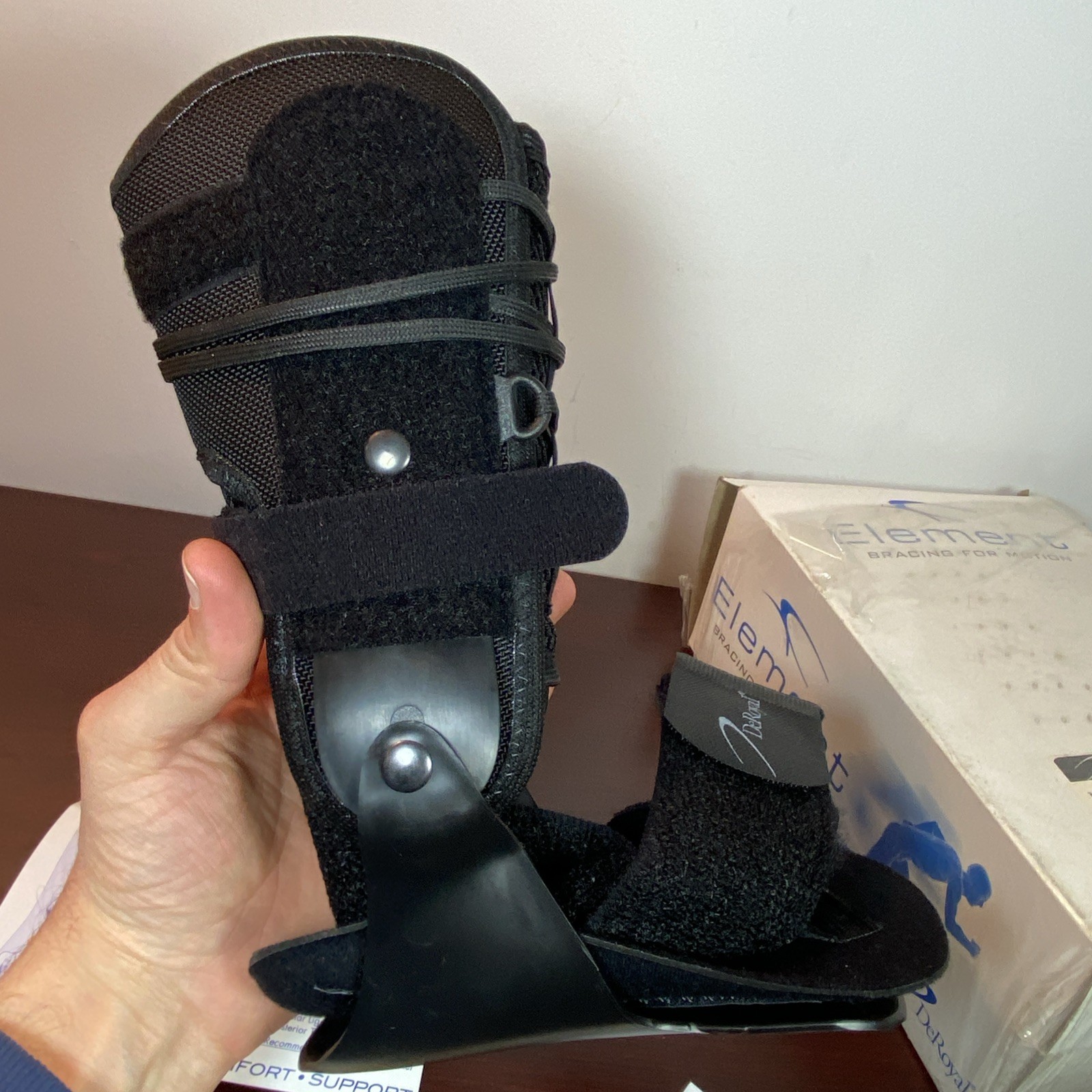 (NEW) MEDIUM RIGHT Foot DeRoyal Element Ankle Brace ELEMENT BRACING FOR MOTION