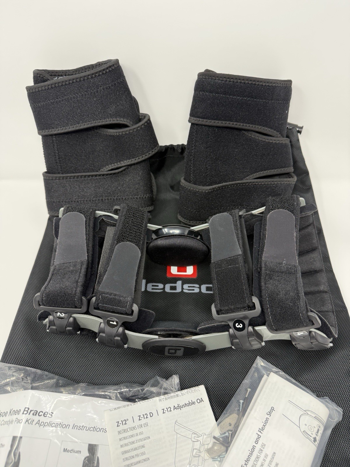 Bledsoe Z-12 Adjustable OA Knee Brace w/ Accessories Drawstring Bag Pads