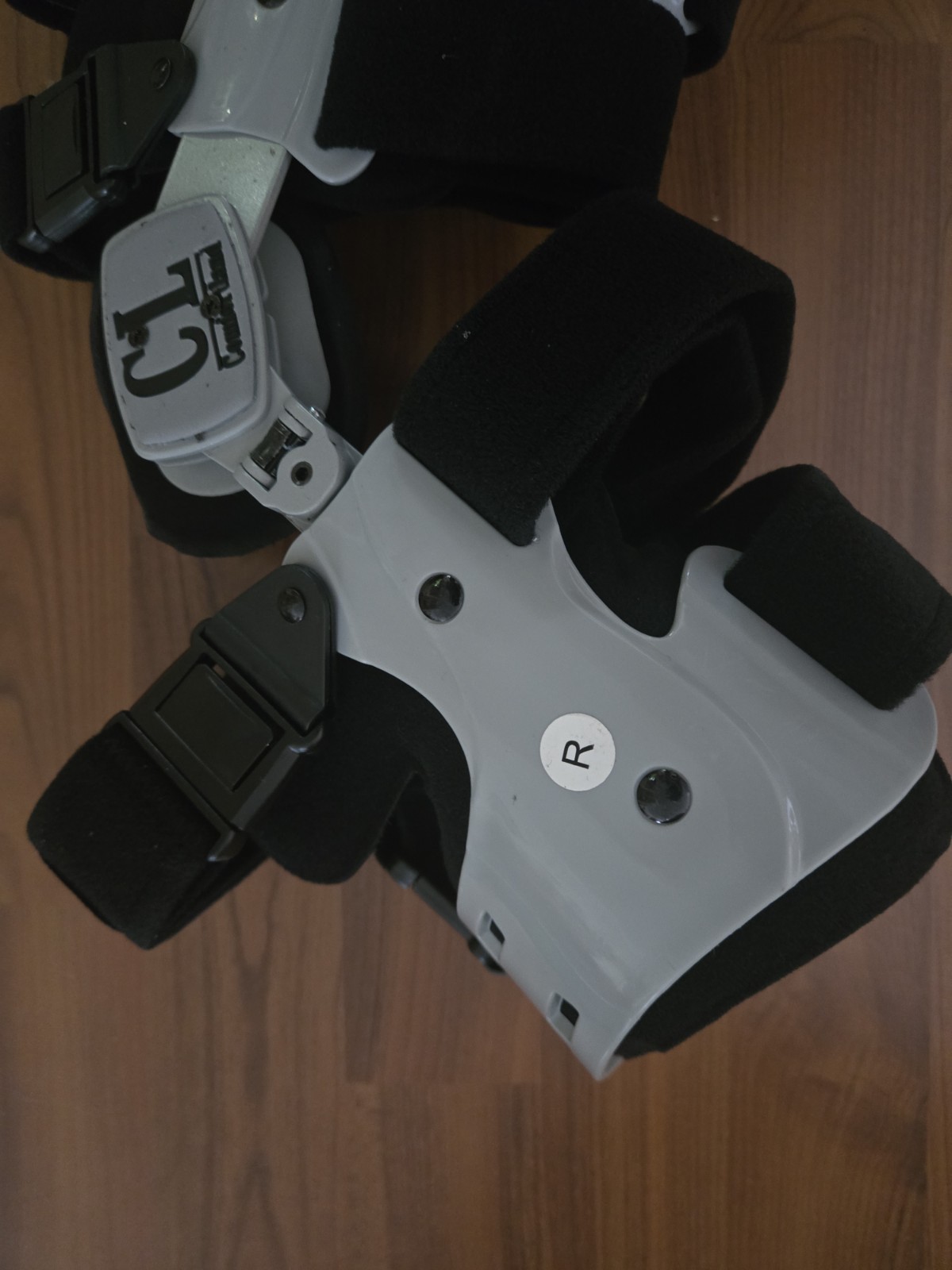 Knee Brace Comfortland OA-200-L and R And Tool Kit