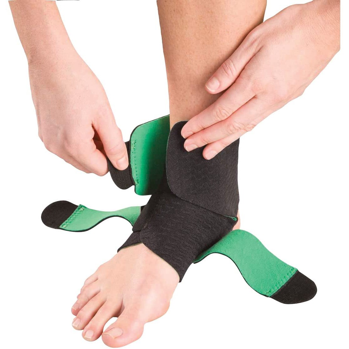 Mueller Green Ankle Support: Adjustable Brace (Black)