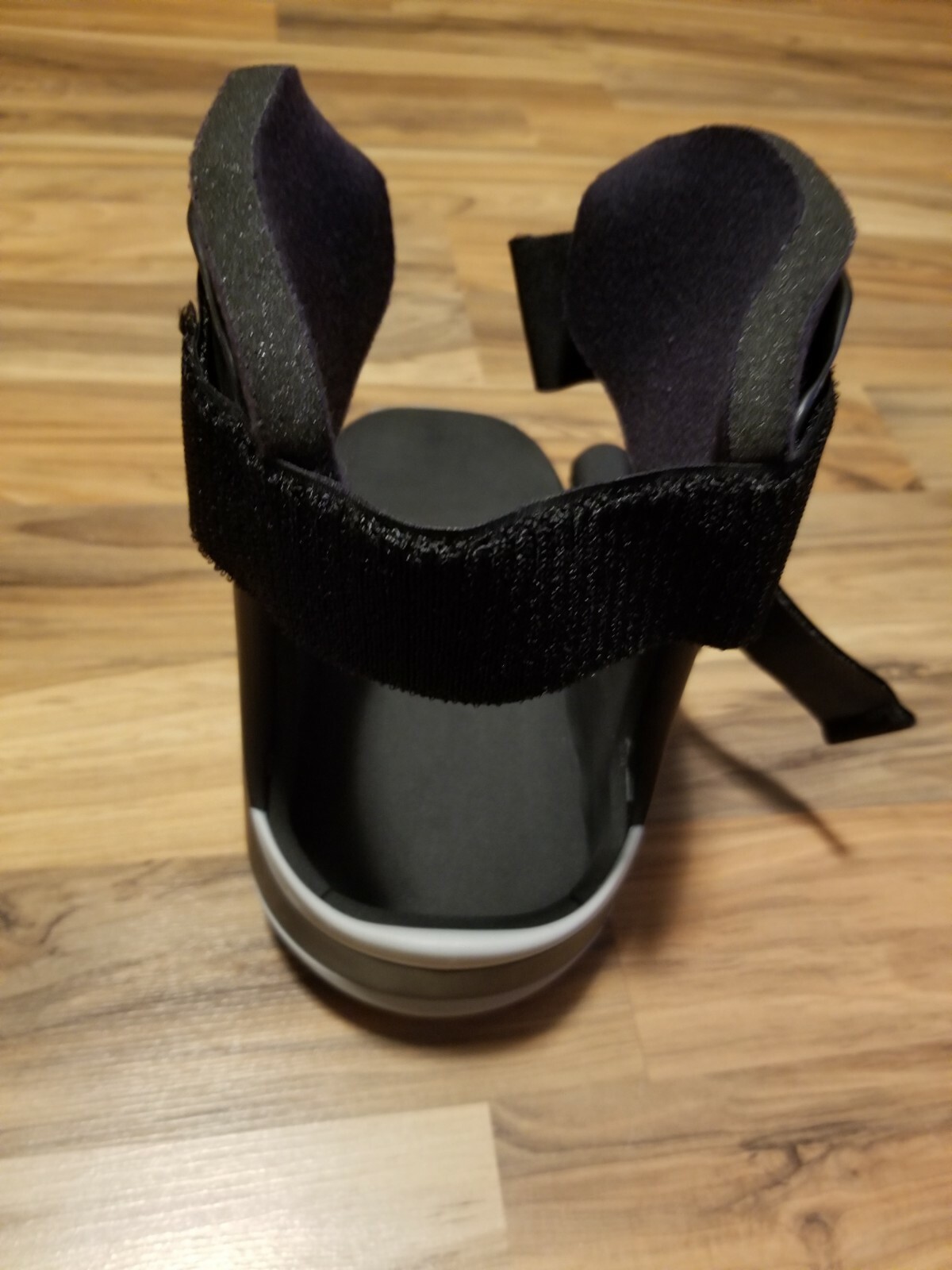 Barely Used – Pair of Ovation Medical Short Pneumatic Air Walker Boots with pads