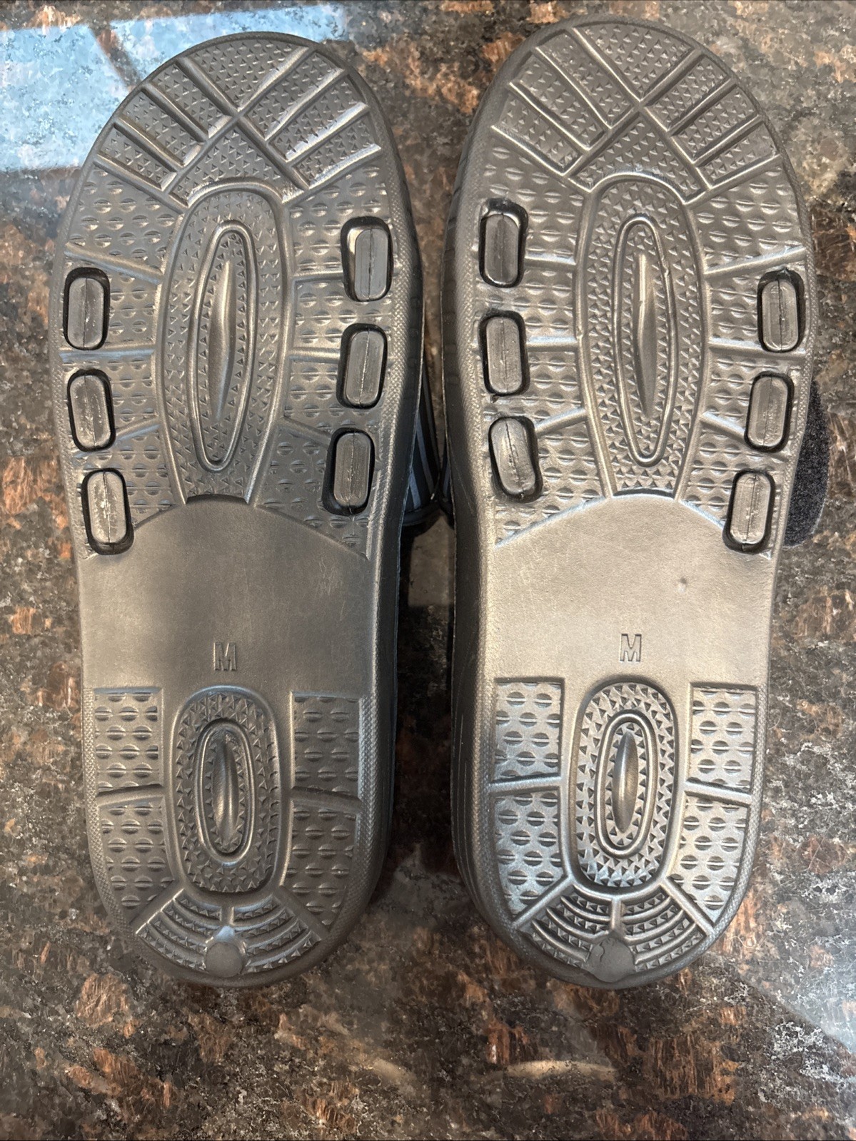 BYRIVER Tension Fatigue Relief Massager Men’s Medium Black Spring Slippers 8-10