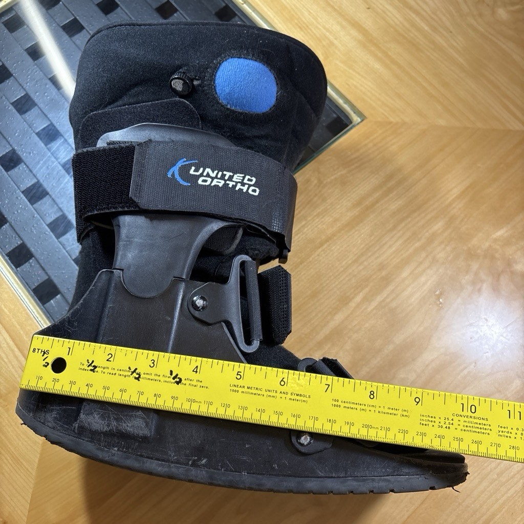 United Ortho Adjustable Walking Boot Immobilizer for Foot/Ankle, L, Black